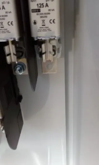 Electricista profesional 24h averías urgentes.