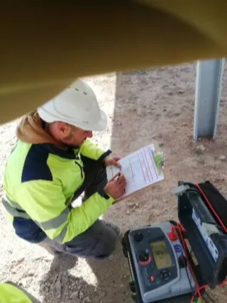 Electricista profesional 24h averías urgentes.