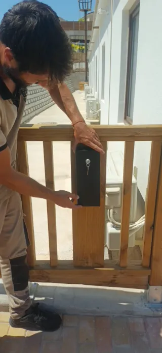 Electricista profesional 24h averías urgentes.