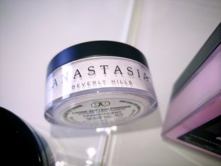 POLVOS SELLADORES HUDA, ANASTASIA Y KRASH