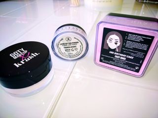 POLVOS SELLADORES HUDA, ANASTASIA Y KRASH