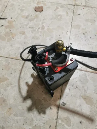 Depósito nodriza con bomba de gasolina