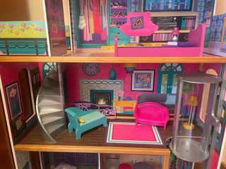 Casa de muñecas de madera