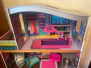 Casa de muñecas de madera