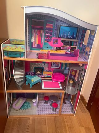 Casa de muñecas de madera