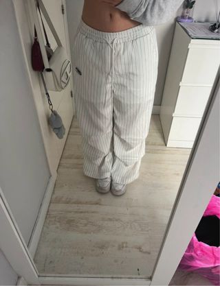 Pantalón de chándal Shein blanco con rallas negras