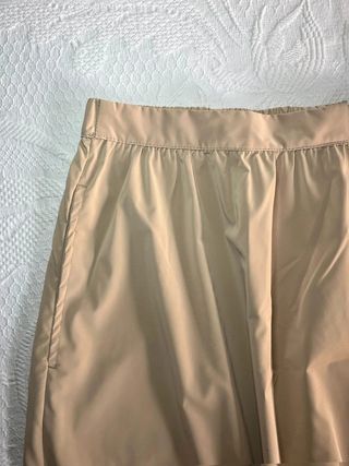 Falda midi Zara satinada beige/champán con...