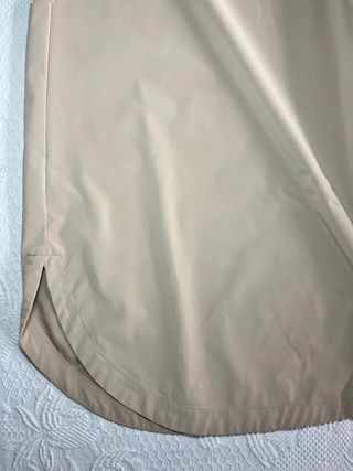 Falda midi Zara satinada beige/champán con...