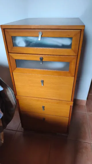 Muebles habitación: mesitas, simfoniers y cabecer.