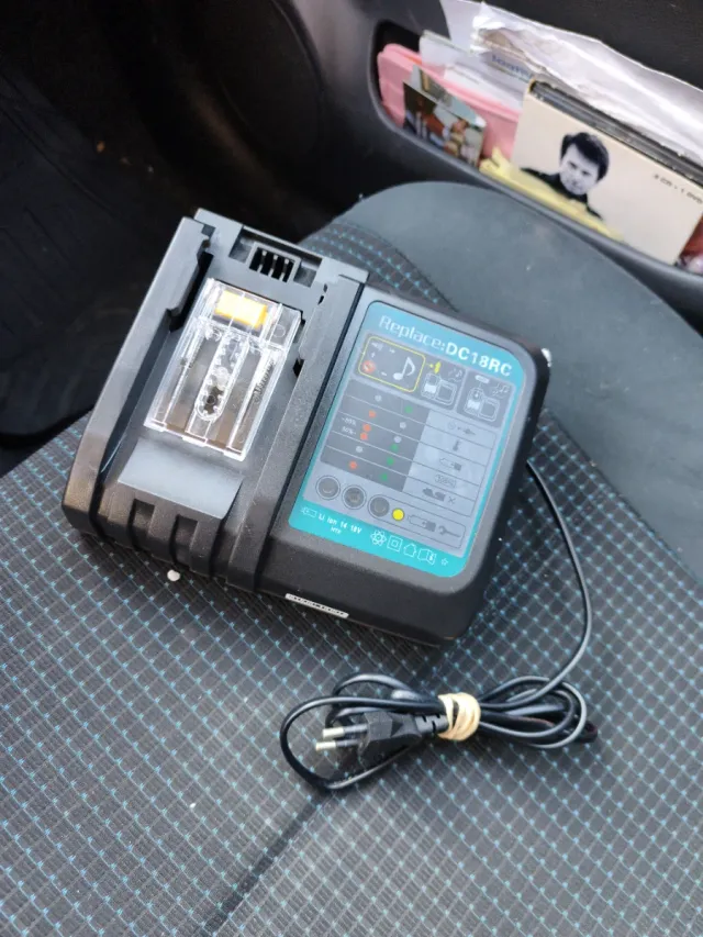 Cargador Batería DC18RC 18V LED