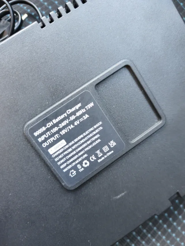 Cargador Batería DC18RC 18V LED