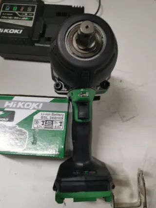 Llave de impacto Hikoki 36v con bateria y cargador