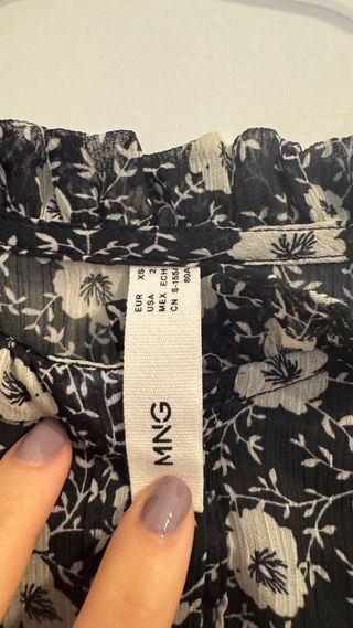 Blusa Mango floral manga larga