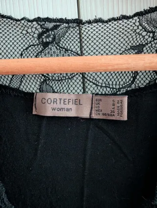 Camiseta negra con encaje