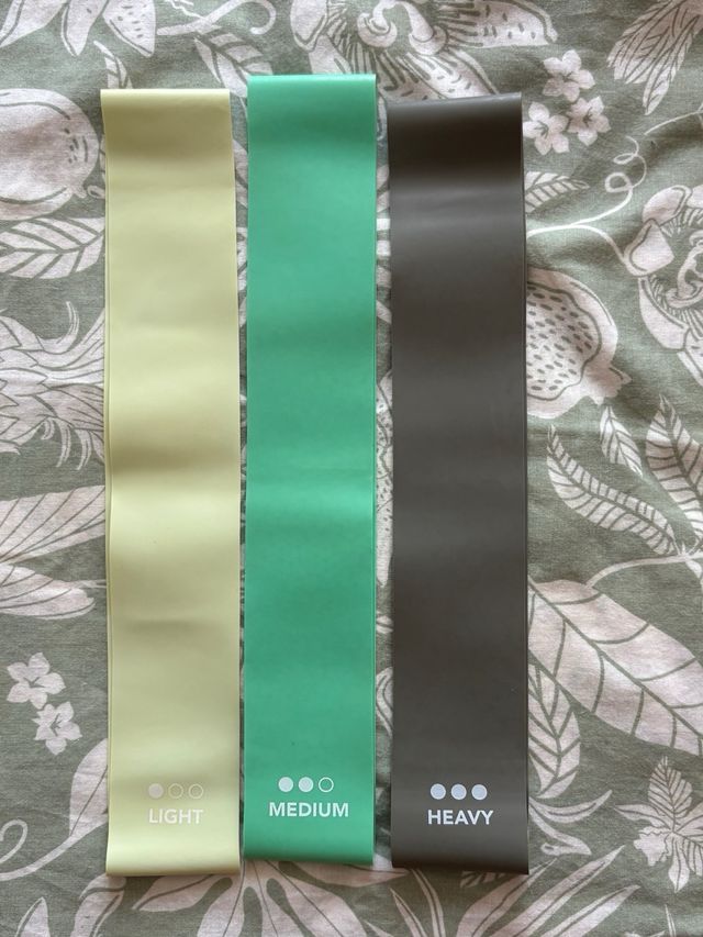 Mancuernas 1.5 kg moradas y bandas de resistencia