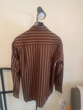 Camisa Zara marrón A rayas verticales – nueva...