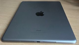 iPad 5ª Gen 128GB Gris + Caja Original + Cable