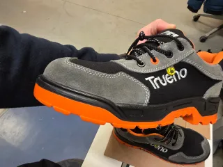 Zapatos de seguridad SWG talla 44. NO HAGO ENVÍOS