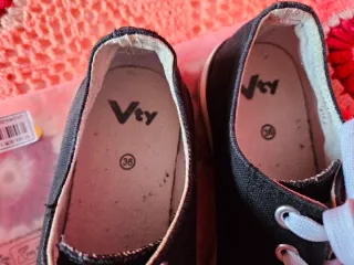 Zapatillas Vty Negras y Blancas