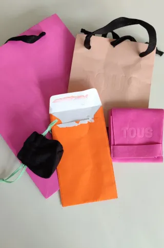 Bolsas y sobres TOUS