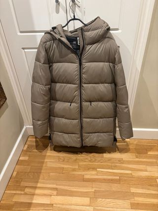 Abrigo largo beige acolchado, marca Ecoalf