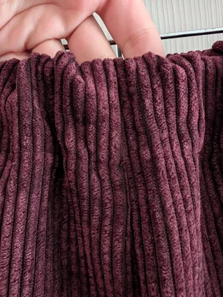 Pantalón efecto pana morado