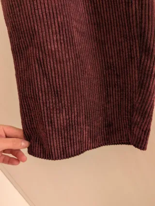 Pantalón efecto pana morado