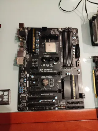 Placa Base Gigabyte, RAM G.Skill, Cooler y GPU