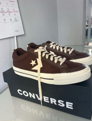 Converse Marrones con Logo Beige