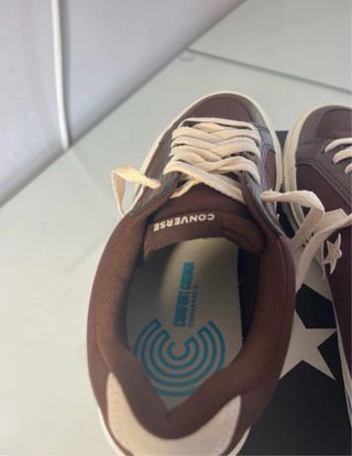 Converse Marrones con Logo Beige