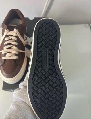 Converse Marrones con Logo Beige