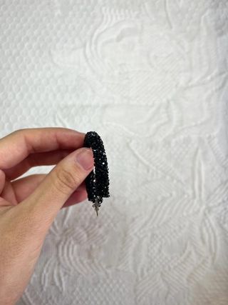 Pendientes aro negros con abalorios brillantes...