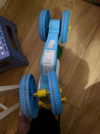 Moto correpasillos azul y verde Peppa Pig