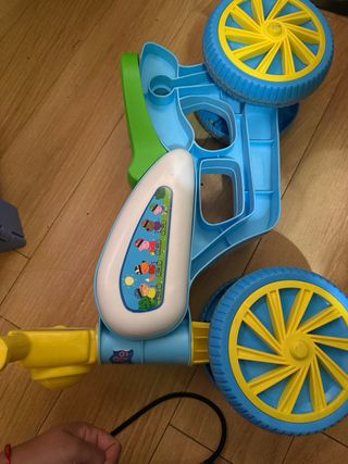Moto correpasillos azul y verde Peppa Pig