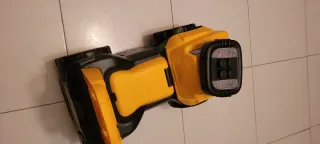 Correpasillos amarillo y negro