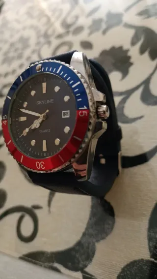 Reloj SKYLINE plata y Azul con detalles en rojo