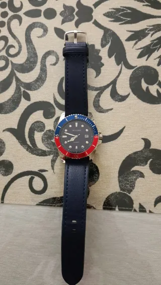 Reloj SKYLINE plata y Azul con detalles en rojo