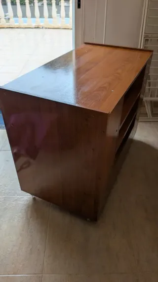 Mueble TV madera con cajones y estantes