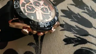 Reloj SKYLINE Negro y Dorado