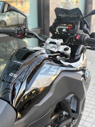 BMW F 750 GS Negra