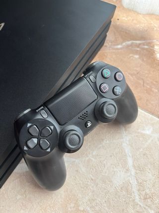Consola Sony PS4 Pro Negra + Mando