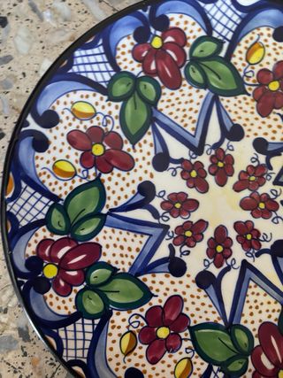 Plato decorativo de cerámica