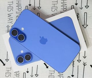 iPhone 16 128 GB Blu + Accessori