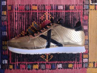 Zapatillas Munich Doradas/Negras