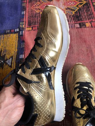 Zapatillas Munich Doradas/Negras