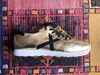 Zapatillas Munich Doradas/Negras