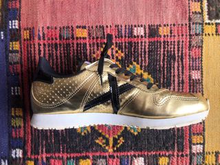 Zapatillas Munich Doradas/Negras