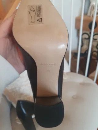 Preciosos Zapatos de tacón Zara Basic negros