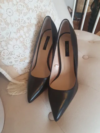 Preciosos Zapatos de tacón Zara Basic negros
