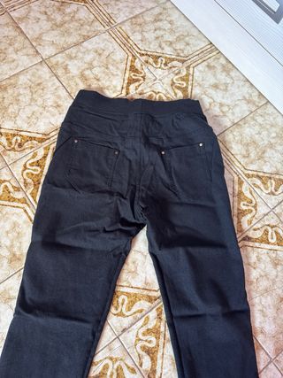Pantalón elástico negro
